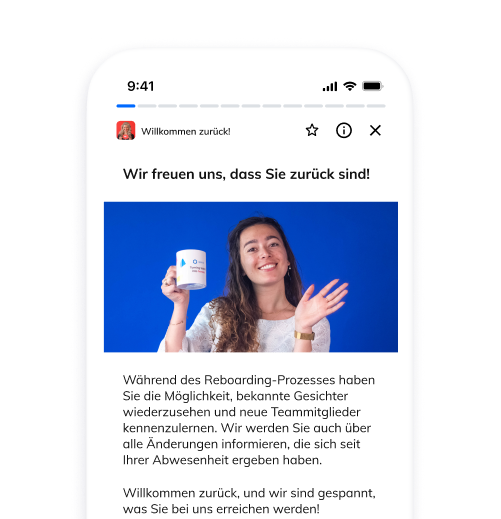 Eine Telefonat-Attrappe, die einen Manager zeigt, der seinen neuen Mitarbeiter an seinem Arbeitsplatz willkommen heißt