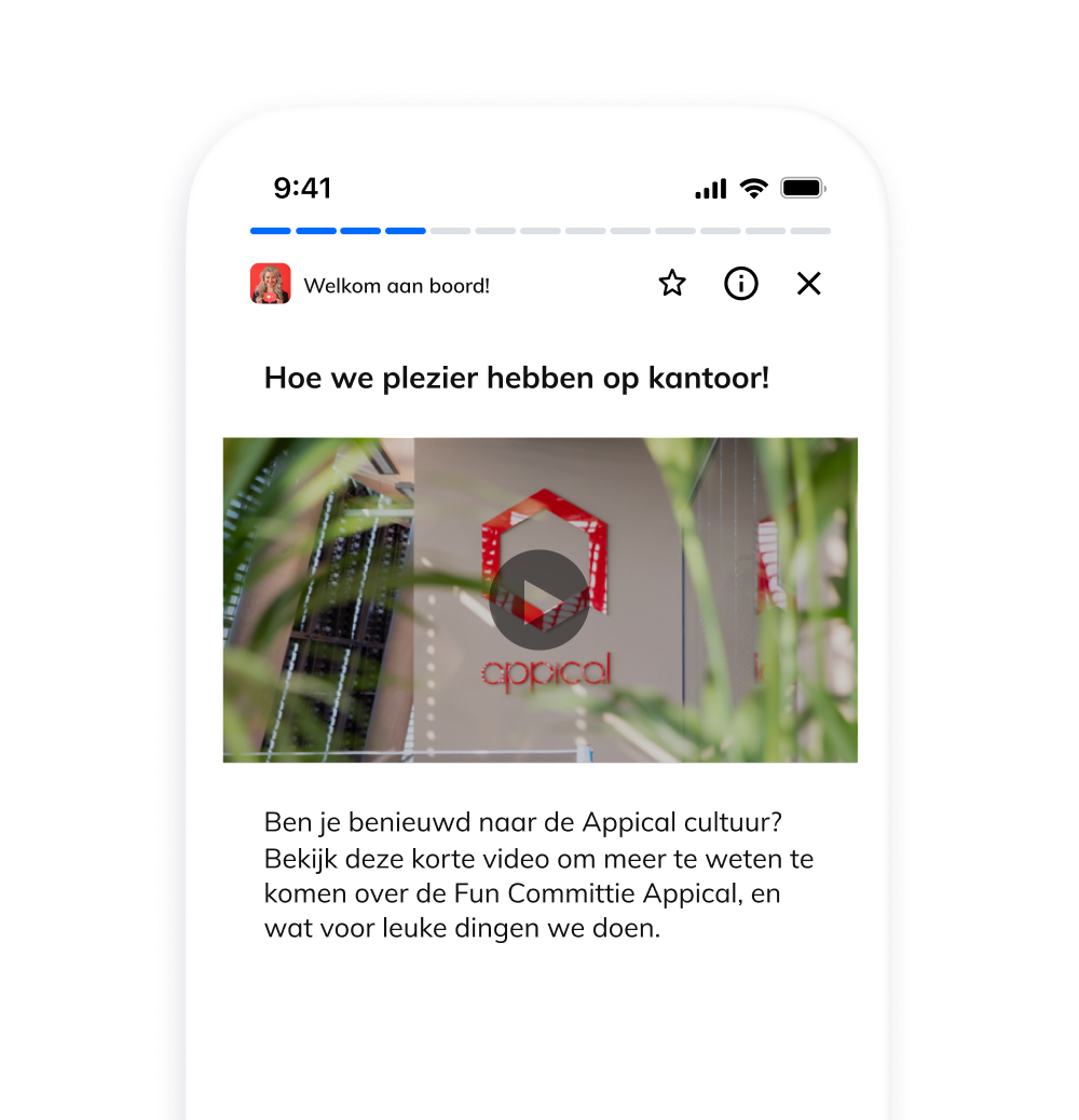 Een mockup van een telefoon met een videopagina zodat nieuwe werknemers de bedrijfscultuur kunnen bekijken en leren kennen
