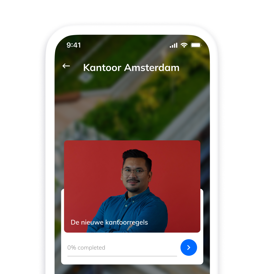 Een telefoon mockup van verschillende reboarding hoofdstukken en updates van het bedrijf